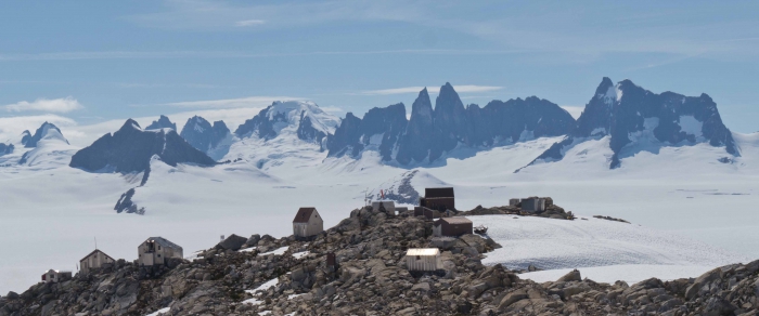 JIRP&#39;s largest camp (Camp 10) sits above the main branch of Taku Glacier with the Taku Range in the distance. Permanent camps serve as bases from which to study outlying areas of the Juneau Icefield as a venue for in-camp lessons in inclement weather. Photo courtesy of Matt Beedle.