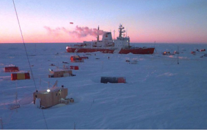 Canadian ice breaker N.G.C.C. Des Groseilliers during the SHEBA project